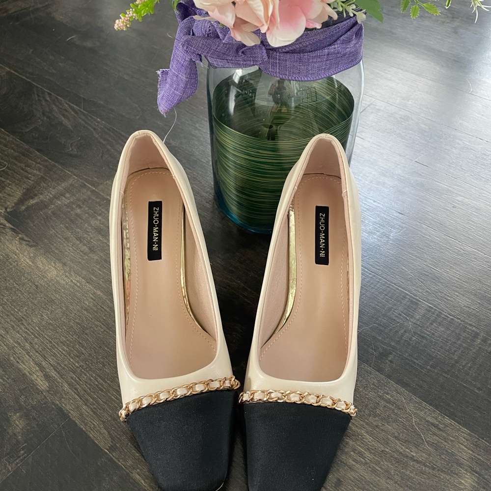 Two-Tone Black and Cream Chain Trim Women's Flats